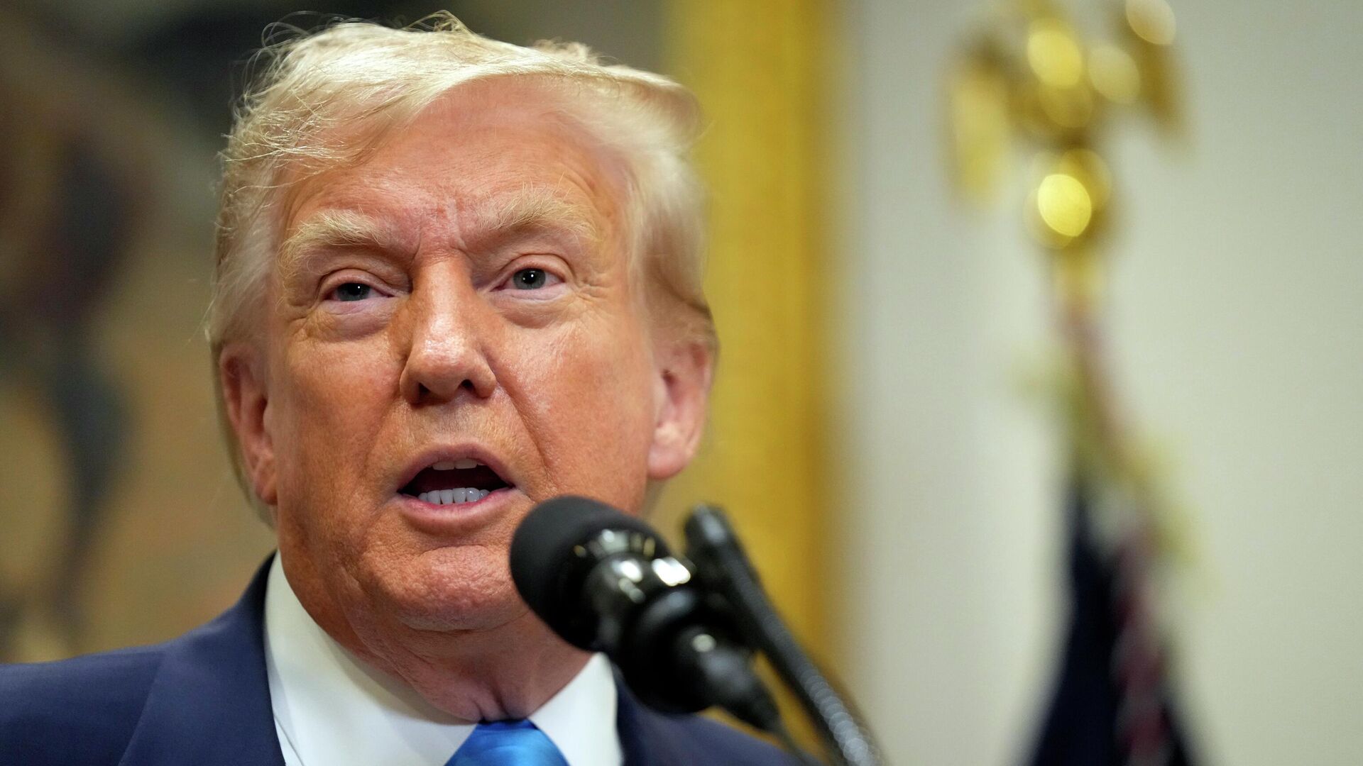 Трамп будет угрожать Западу для достижения мира на Украине, считает эксперт